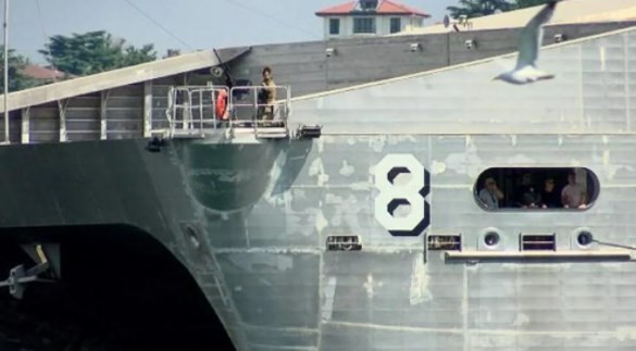 ABD savaş gemisi Boğaz'dan geçti