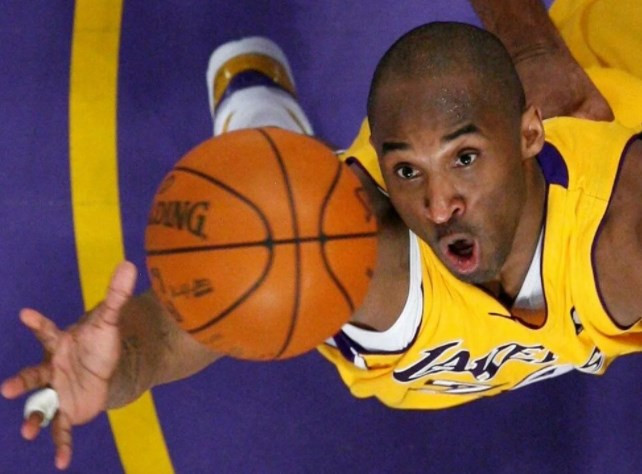 Kobe Bryant'ın ilk NBA ayakkabısı açık artırmaya çıkarılıyor