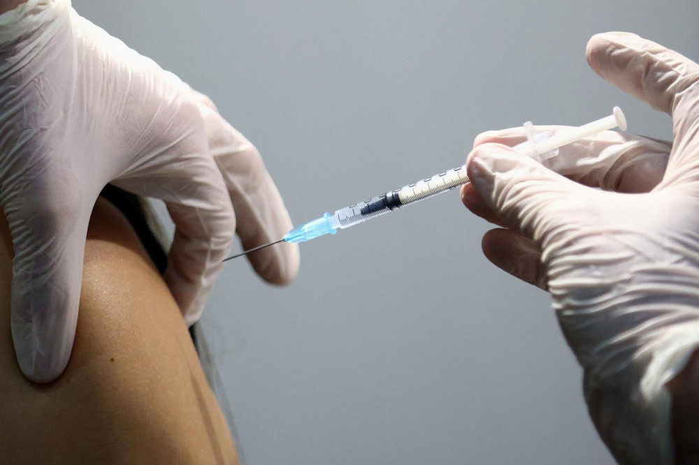 Oxford Üniversitesi'nden korkunç senaryo: Aşı olup Delta bulaşanlardaki...