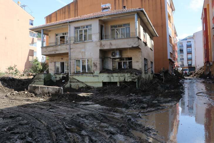 Sel suları 5 metreyi aştı: Bozkurt'ta izler silinmedi!