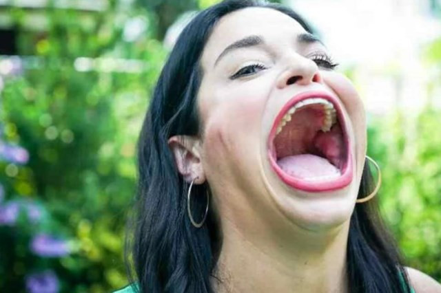 Guinness Rekorlar kitabına ‘Dünyanın en büyük ağızlı kadını’ olarak girdi