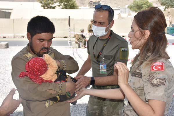 Türk askeri dünyaya örnek oluyor: Kabil'de şefkat eli...