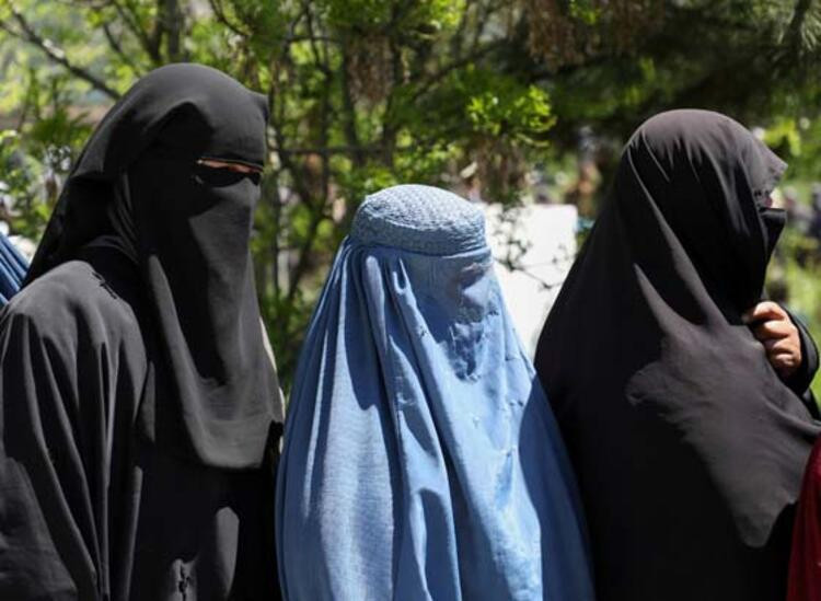 Taliban bunu da yaptı: 'Kadın sesi' yasaklandı!
