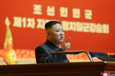 Kim Jong-un başının arkasında büyük bandaj: Sağlığı hakkındaki tartışmalar arttı
