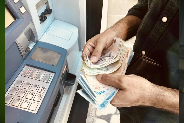 ATM'lerde işlem ücreti tavanı 4 TL'ye yükseldi!