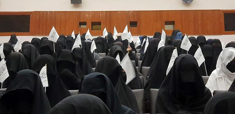 Fotoğraflar art arda geldi: Taliban üniversitede!