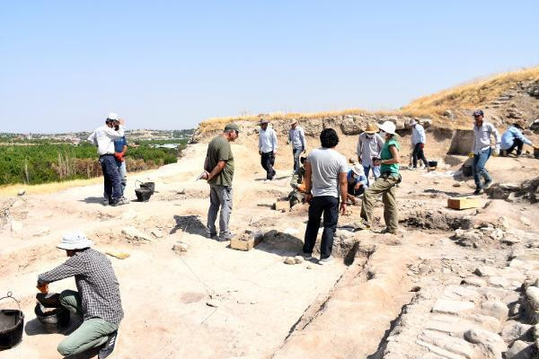 Arslantepe'de 5 bin 621 yıllık 250 mühür bulundu!