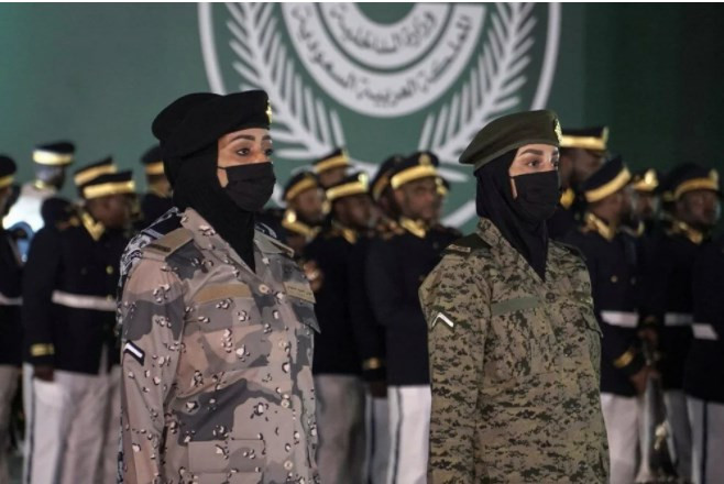 Suudi Arabistan tarihinde bir ilk: Kadın askerler ilk kez askeri geçit törenine katıldı