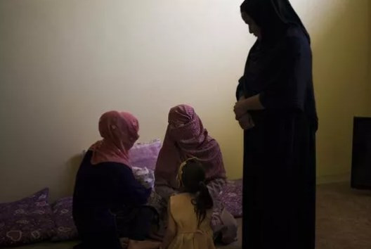 Taliban, sığınma evinde kalan Afgan kadınları cezaevine yerleştirdi 