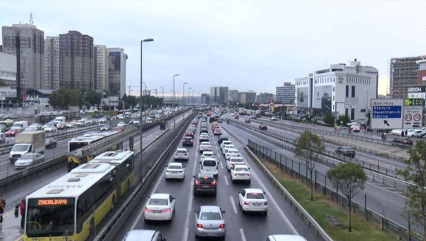 İstanbul'da trafik yoğunluğu yüzde 70'e dayandı!