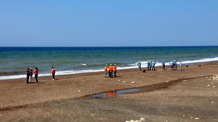 Akdeniz'i tehdit eden petrol sızıntısı Samandağ sahiline ulaştı!