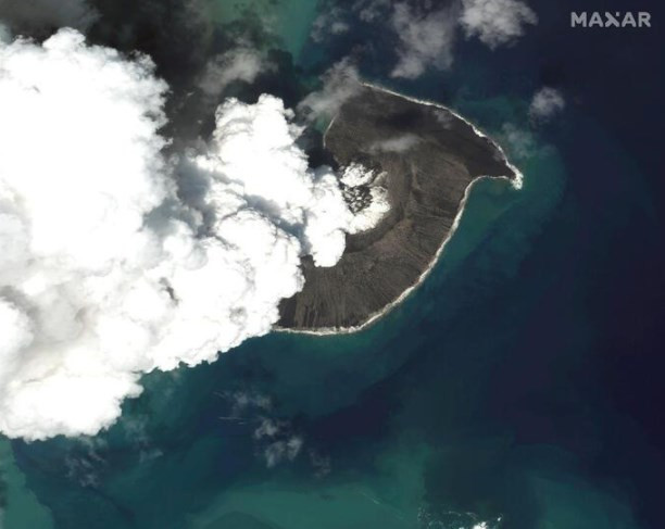 Volkan patlaması ve tsunami sonrası 100 bin kişi dünyadan koptu