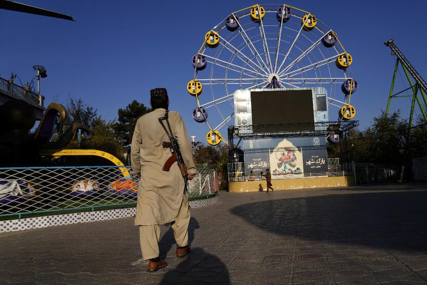 Taliban'dan kadınlara bir darbe daha: Yeni yasak açıklandı!