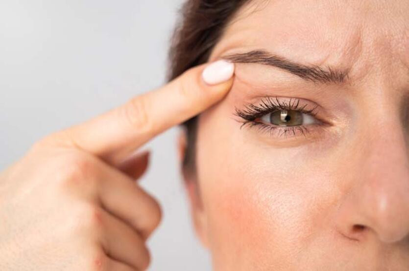 Kontakt lens için korkutan uyarı! Göz kapağını düşürebilir
