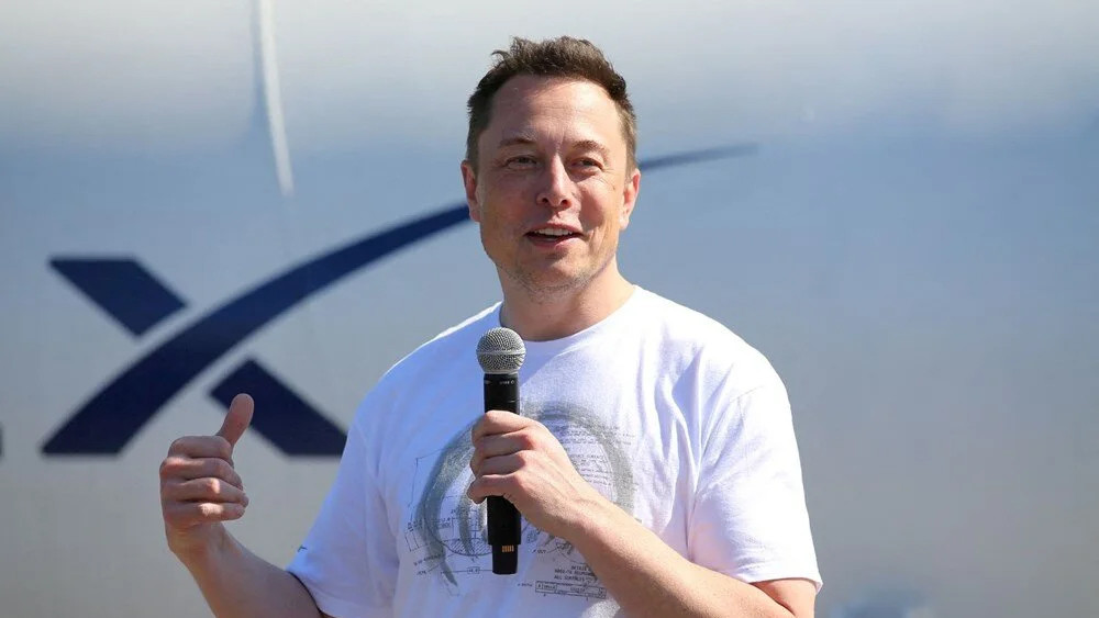 12 ton ağırlığında: Elon Musk'ın heykeli yapıldı!