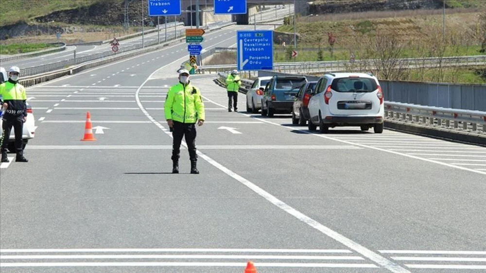 Yeni trafik cezaları: Hız sınırı, kırmızı ışık, kemer...