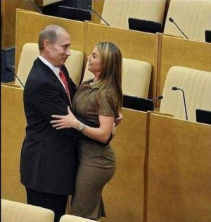 Putin’in genç sevgilisi ortaya çıktı: Aksesuarla mesaj verdi