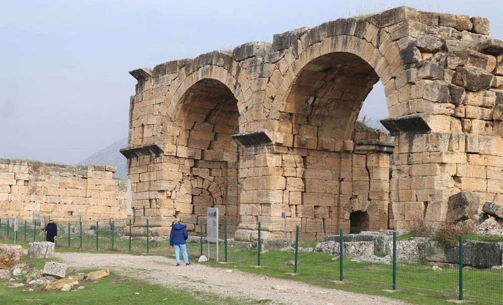 Unesco listesindeki Hierapolis'te yıkılma tehlikesi!