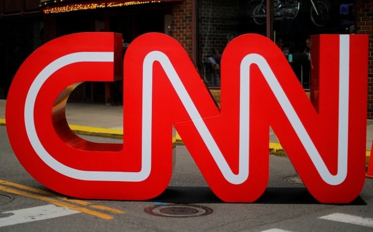 CNN'de, yasak aşk ikinci istifayı getirdi