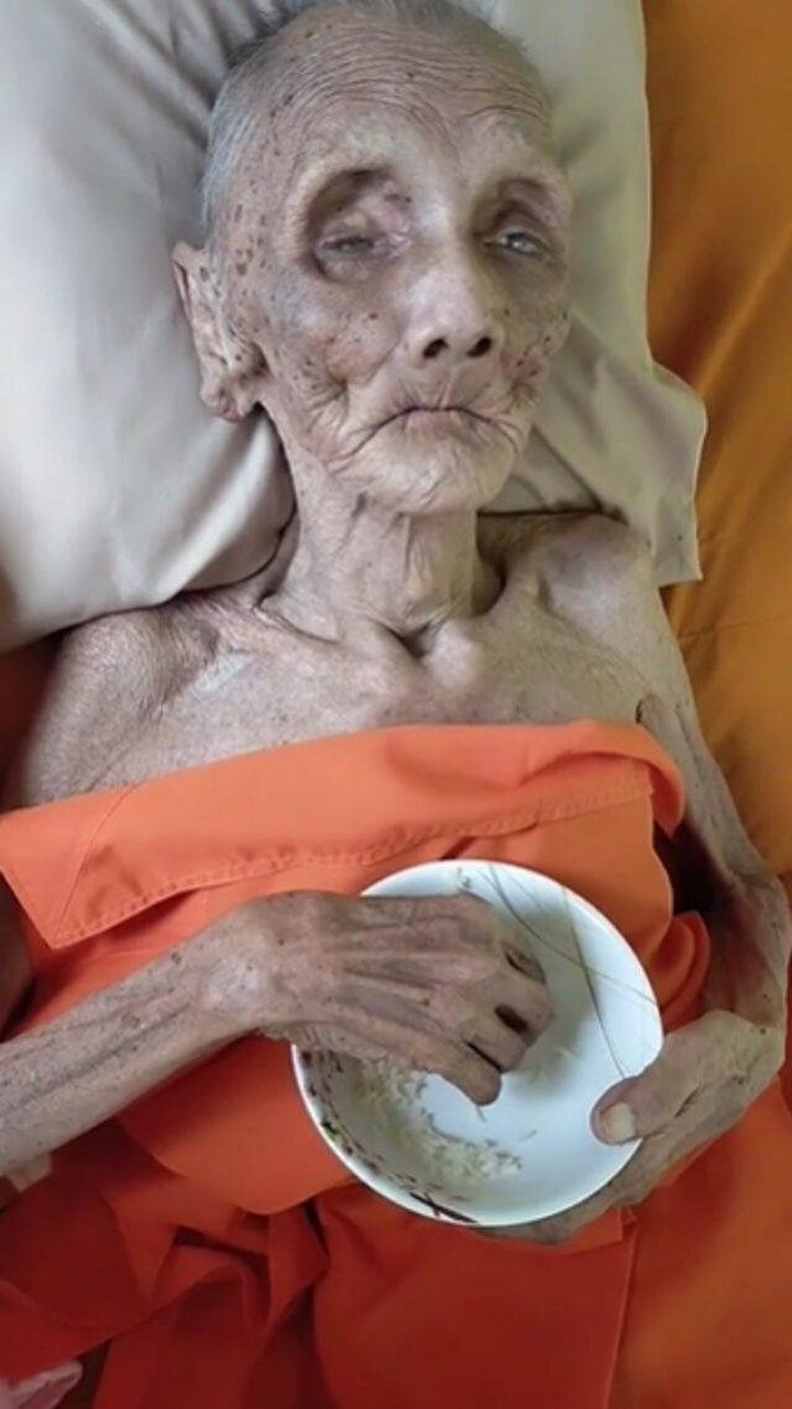 109 yaşındaki keşişin videosu sosyal medyada viral oldu