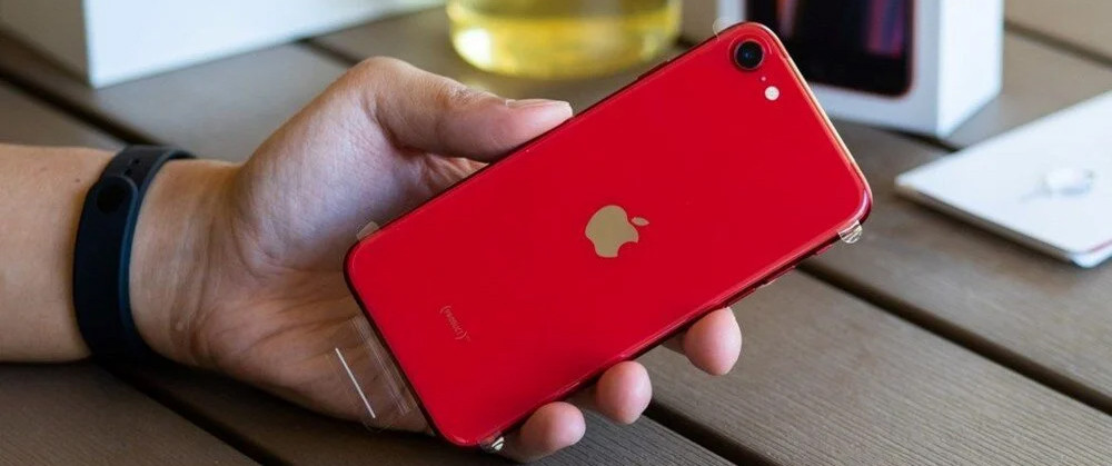 Ucuz iPhone SE 2022'nin fiyatı sızdı!