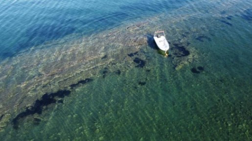Dikili ilçesinde dalış yaparken Atarneus Antik Kenti'nin limanını buldu