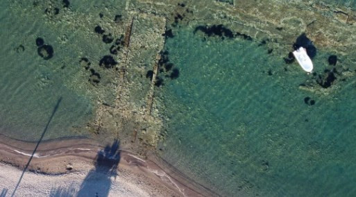 Dikili ilçesinde dalış yaparken Atarneus Antik Kenti'nin limanını buldu