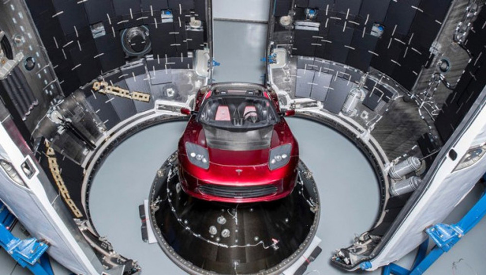 Elon Musk'ın uzaya fırlattığı Tesla şimdi nerede?