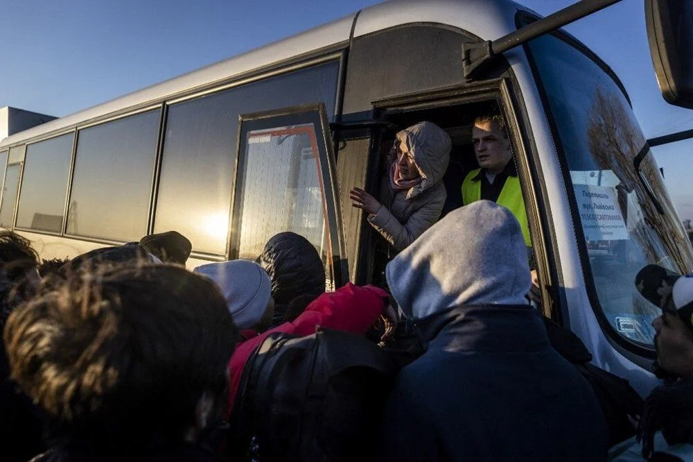 Ukrayna'dan kaçış: Fotoğraflarla mültecilerin dramı!