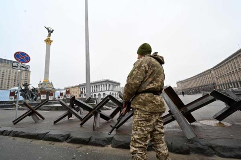 64 kilometrelik Rus konvoyu yolda: Kiev direnişe hazırlanıyor! 