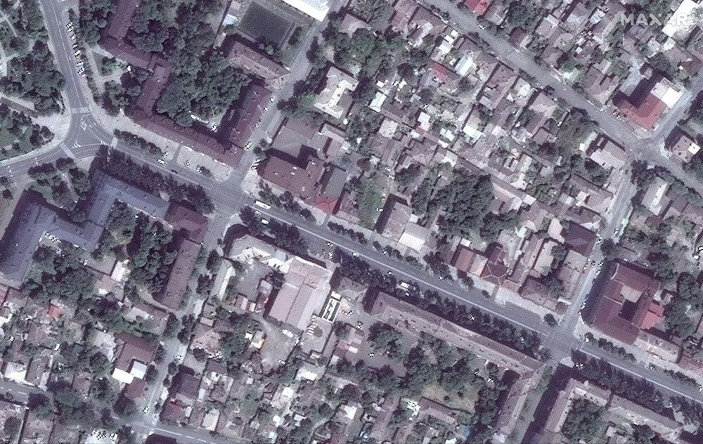 Uydu görüntüleri Mariupol'deki yıkımı gözler önüne serdi!
