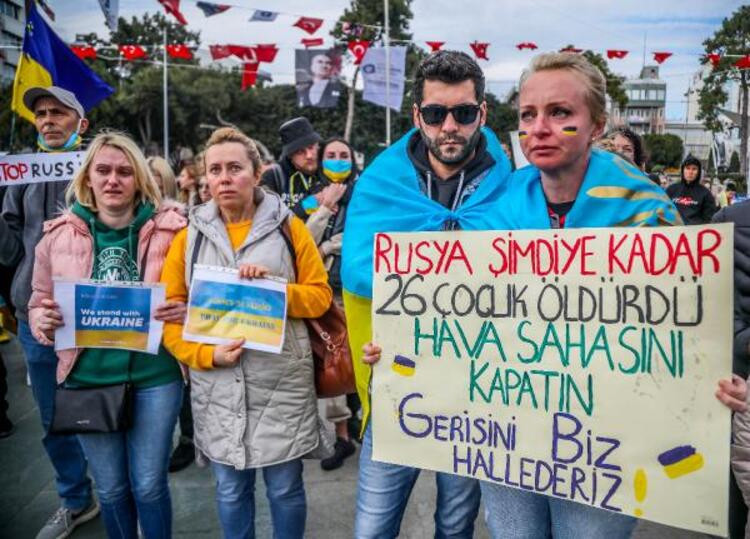 Yer: Antalya... Ukraynalılardan savaş protestosu!