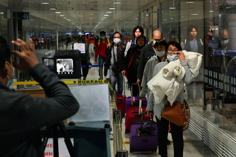 Dünya açılırken Çin kapanıyor: Yurt dışına seyahat yasağı!