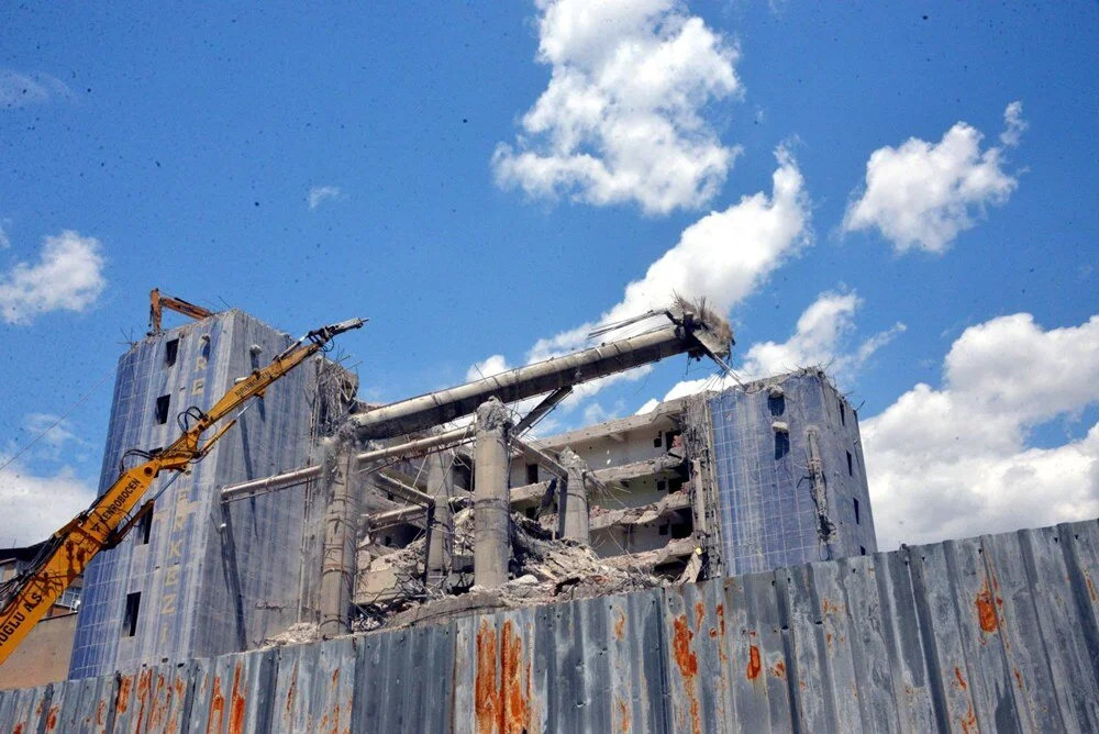 Dünyanın en saçma binası: Yüzde 70'i yıkıldı!