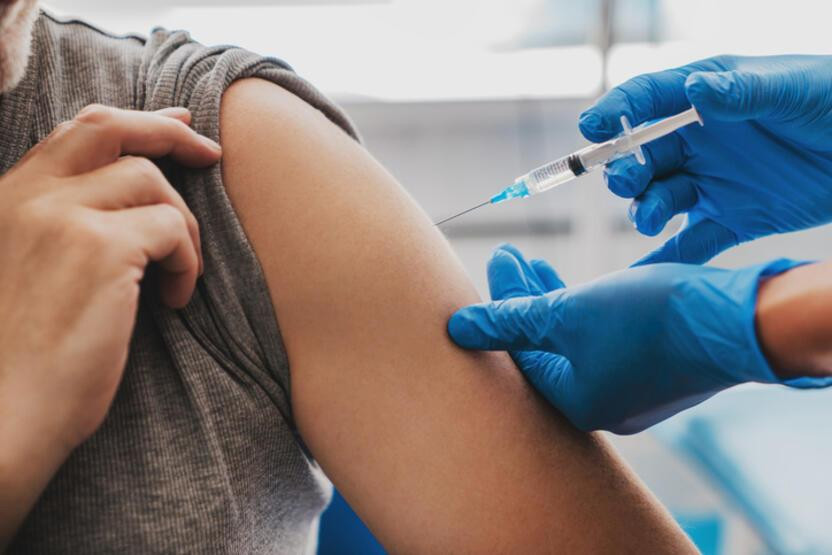 Yeni varyantlar hızla yayılıyor: Aşılar güncellenecek mi?