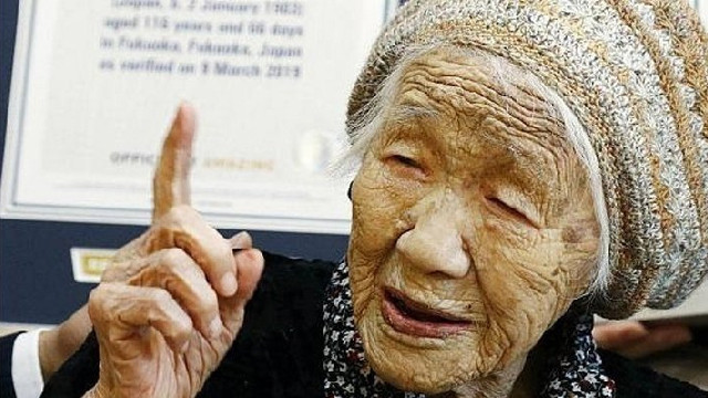 Dünyanın en yaşlı insanı uzun yaşamın sırrını verdi: 2 besinde saklı!