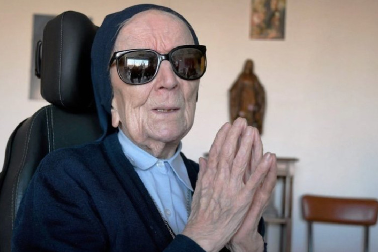 Dünyanın en yaşlı insanı uzun yaşamın sırrını verdi: 2 besinde saklı!