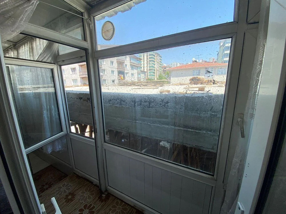 Görüntüler Ankara'dan: Apartman duvarı manzaralı balkonlar!