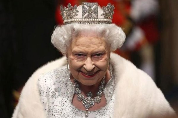 Güney Afrika, Kraliçe'nin tacındaki elmasları geri istiyor!