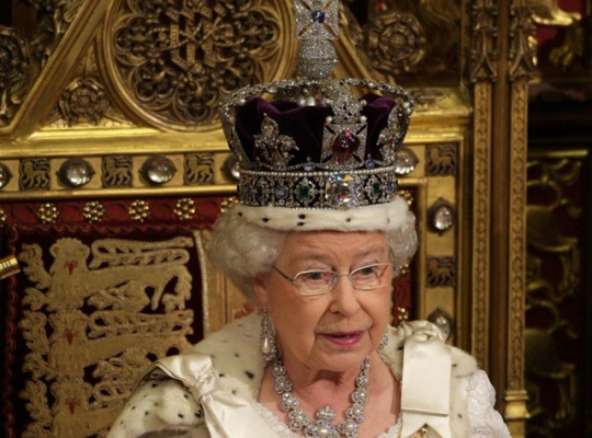 Güney Afrika, Kraliçe'nin tacındaki elmasları geri istiyor!