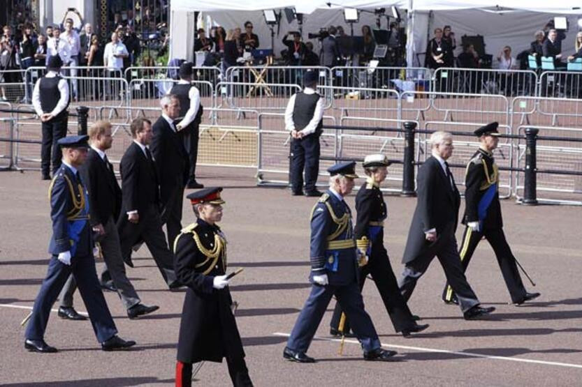 Buckingham sessizliğini bozdu: Kraliyet ailesinden Prens Harry açıklaması!
