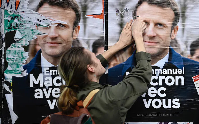 Fransa'da dev grev: Macron geri adım atar mı?