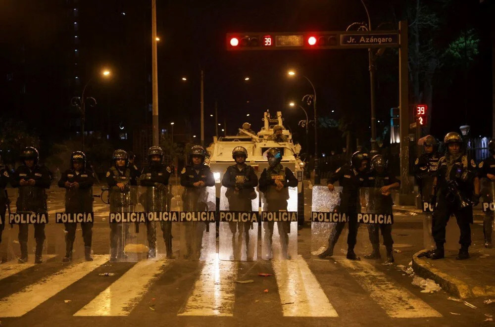 Protestocular havaalanına zorla girmeye çalıştı: 'Lima'yı al yürüyüşü!