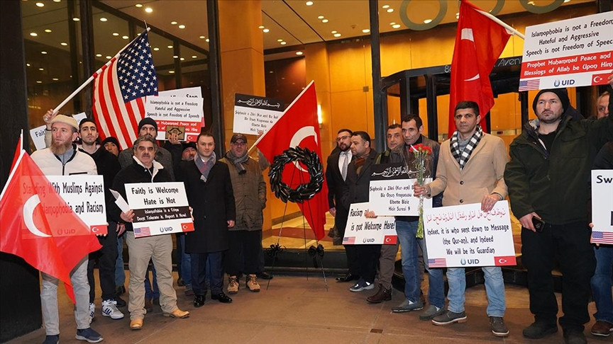 New York'ta, Kur'an-ı Kerim'in yakılmasını protesto ettiler