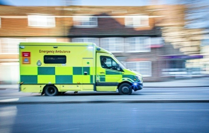 İngiltere'de skandal: Ambulans 16 saat gelmeyince hasta öldü!