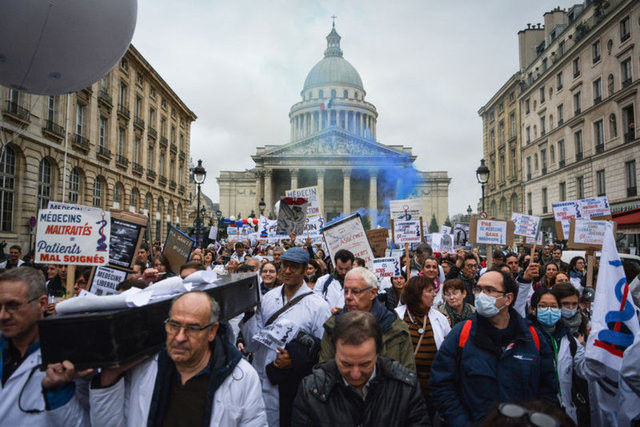 Fransa ve İngiltere'deki grev yeni yılda da devam ediyor!