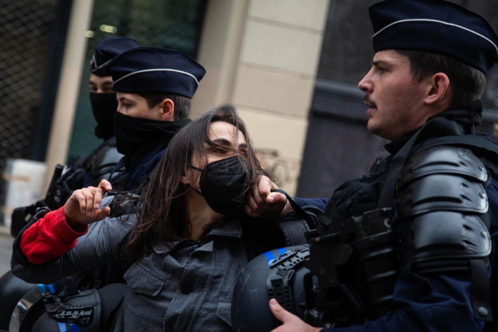 Paris'te ortalık karıştı: Polisten Filistinli göstericilere sert müdahale!