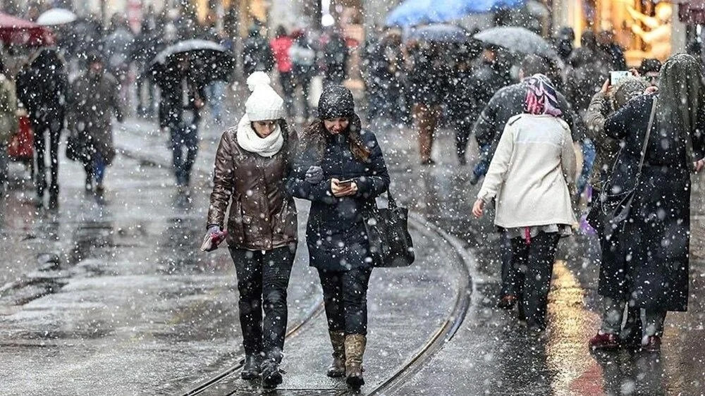 İstanbul'da sıcaklık düşüyor: Kar alarmı!