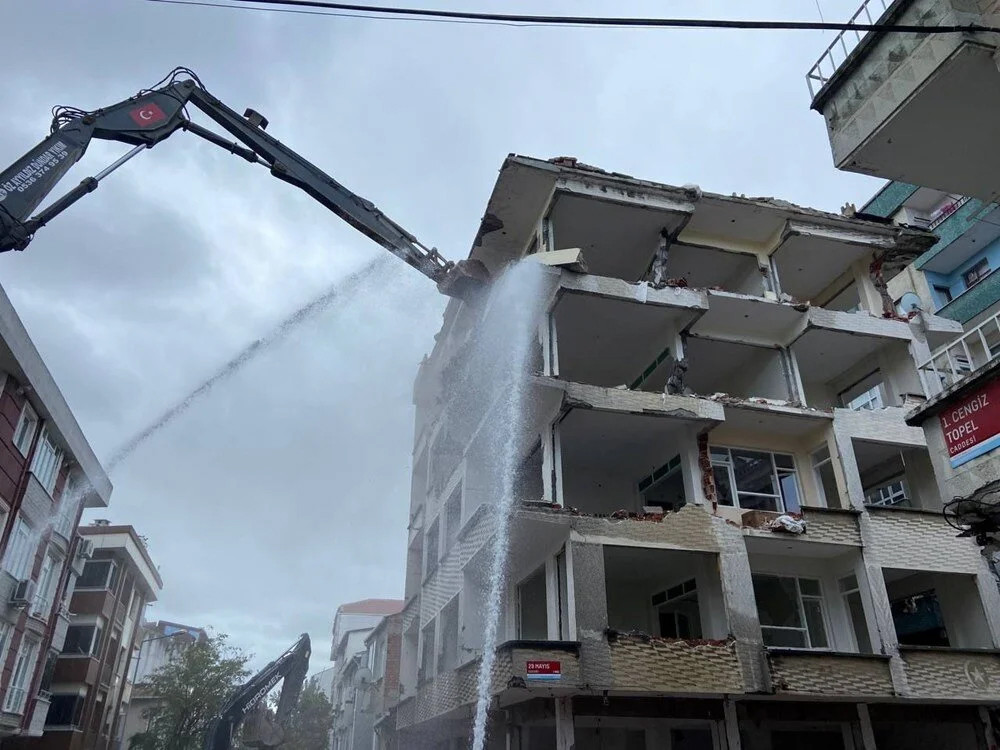 İstanbul'da korku saçan apartman: Belediye harekete geçti!