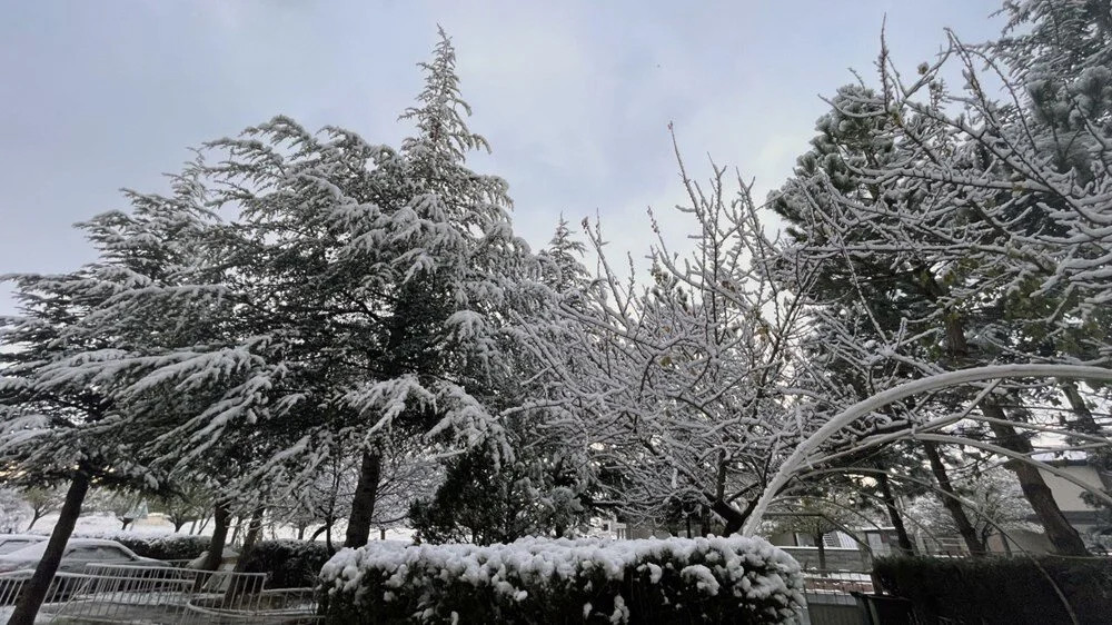 Yurt genelinde etkisini artırdı: Ankara'da kar yağışı başladı!